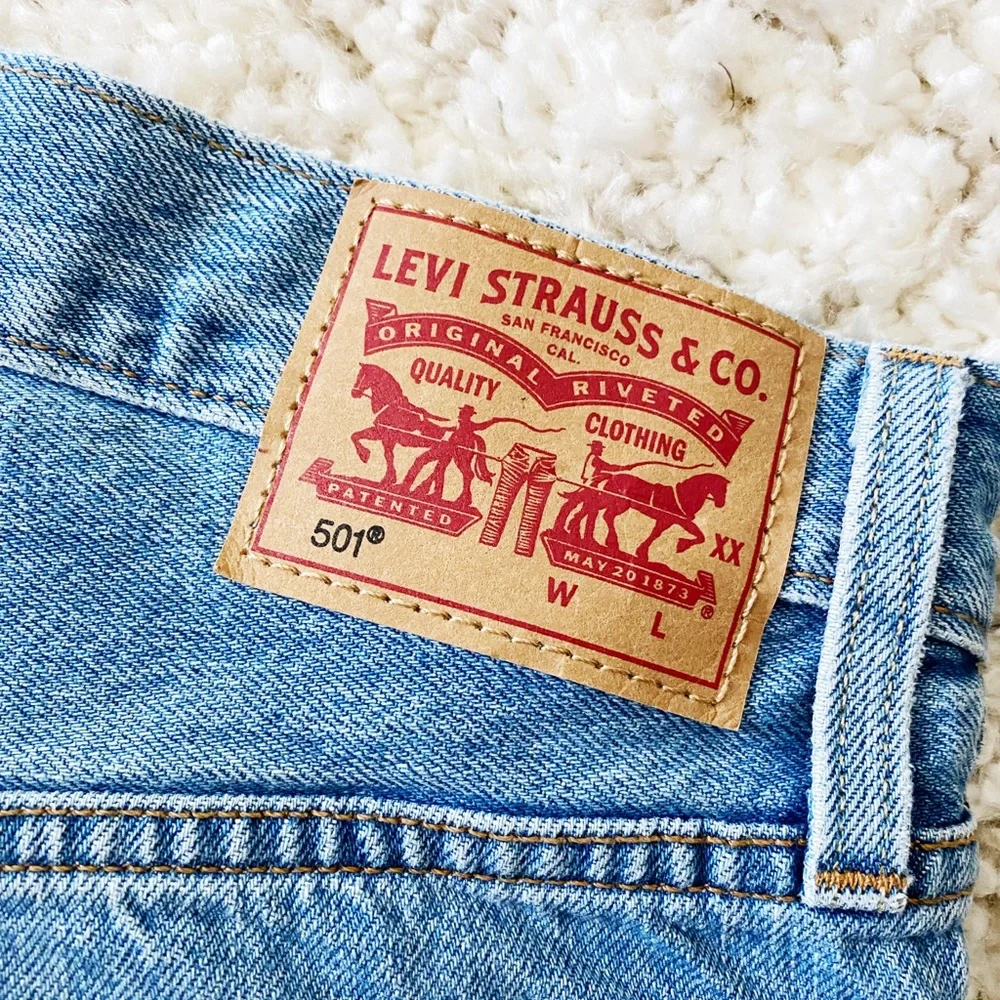 NEW Levi’s 501 High Rise Distress Shorts - Picture 6 of 11